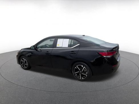 Used 2025 Nissan Sentra SV FWD image 9