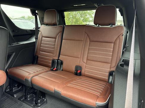 Used 2023 GMC Yukon Denali Ultimate AWD/4WD image 8