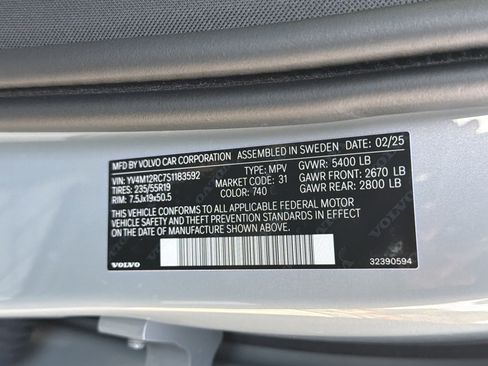 Certified 2025 Volvo XC60 B5 Plus image 29