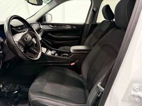 Used 2021 Jeep Grand Cherokee L Laredo w/ Luxury Tech Group I AWD/4WD image 13