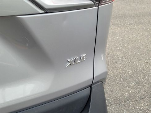 Used 2022 Toyota RAV4 XLE image 5