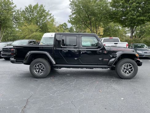 New 2025 Jeep Gladiator Rubicon image 10