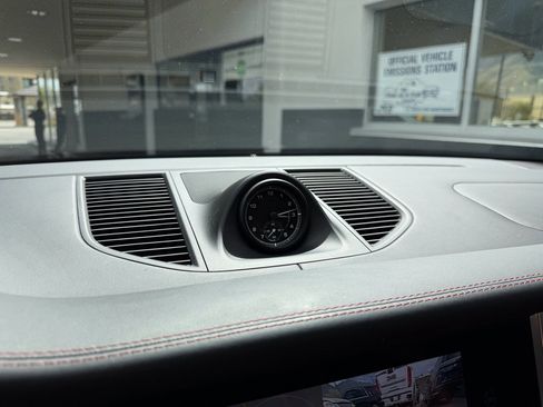 Used 2024 Porsche Macan S AWD/4WD image 31