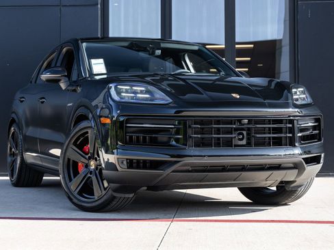 Certified 2025 Porsche Cayenne S AWD/4WD image 6