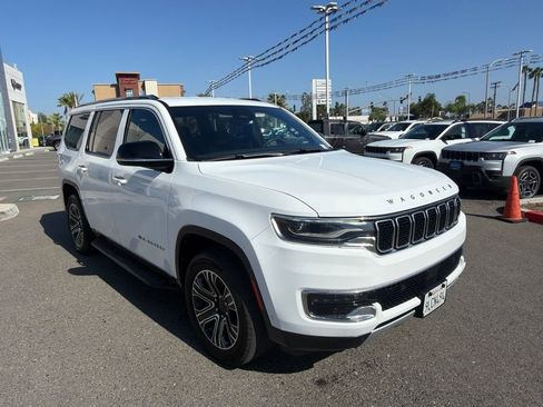 Used 2024 Jeep Wagoneer Series II w/ Flexible Seating Group RWD image 7