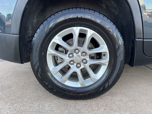 Used 2021 Chevrolet Traverse LT image 15