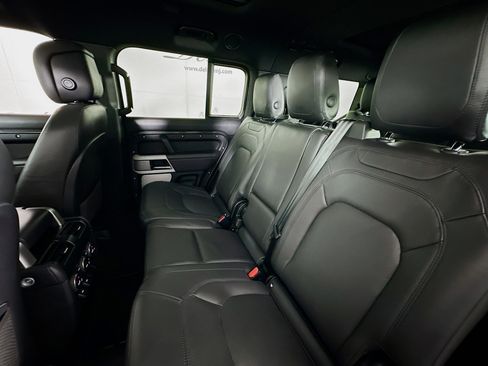 Used 2023 Land Rover Defender 130 SE image 22