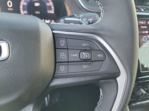 New 2025 Jeep Grand Cherokee L Altitude image 6