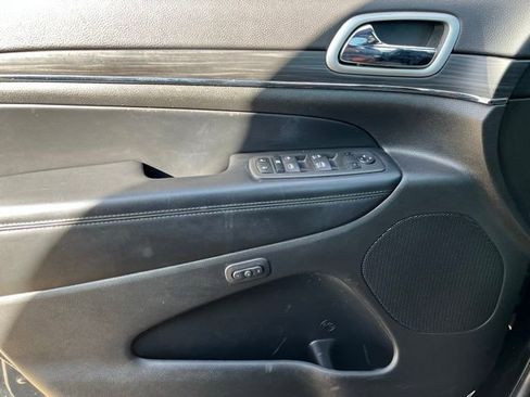 Used 2022 Jeep Grand Cherokee Limited image 21