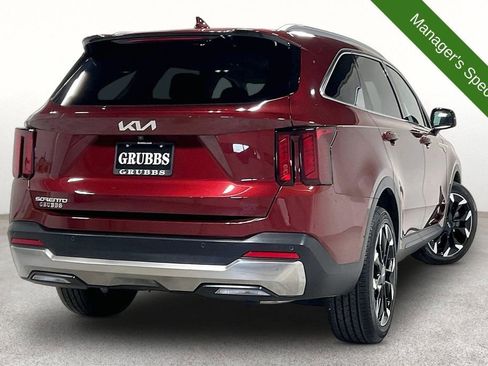 Used 2025 Kia Sorento EX w/ Panoramic Sunroof Package FWD image 2
