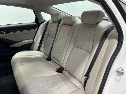 Used 2018 Honda Accord Touring image 32