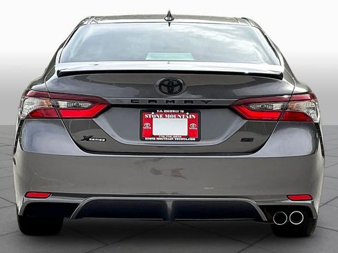 Used 2022 Toyota Camry SE FWD image 5