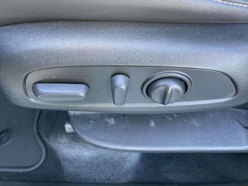 Used 2023 Chevrolet Traverse LT image 14