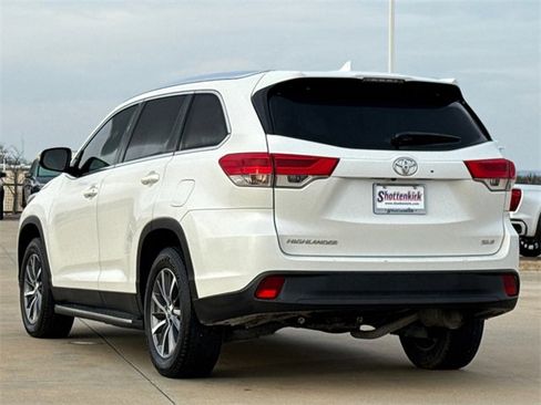 Used 2019 Toyota Highlander XLE image 6