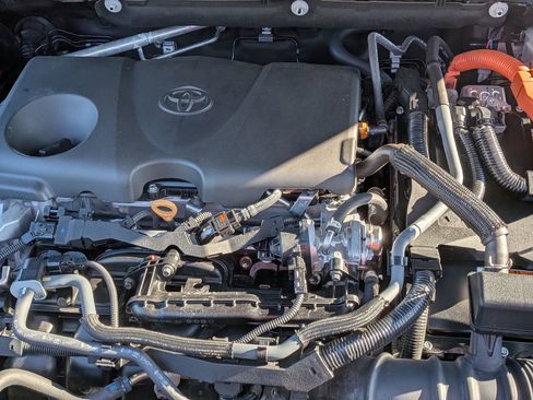 Used 2025 Toyota RAV4 XLE image 34