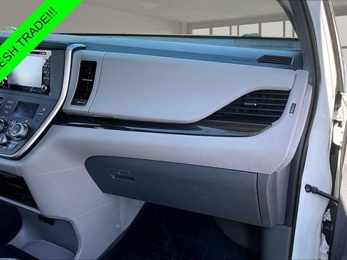 Used 2020 Toyota Sienna XLE Premium AWD/4WD image 26