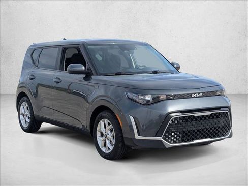 Used 2023 Kia Soul LX w/ LX Technology Package FWD image 3