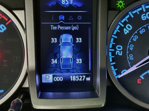 Used 2020 Toyota Tacoma SR5 RWD image 13