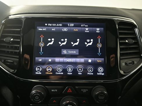 Used 2021 Jeep Grand Cherokee Laredo X image 27