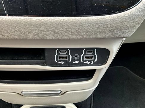 Used 2021 Chrysler Pacifica Touring-L FWD image 13