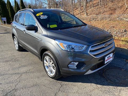 Used 2018 Ford Escape SEL image 3