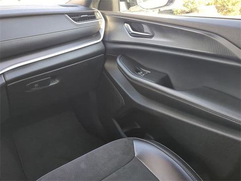 Certified 2024 Jeep Grand Cherokee L Laredo image 21