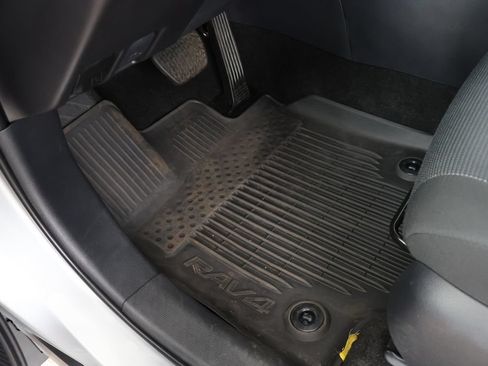 Certified 2025 Toyota RAV4 LE AWD/4WD image 21
