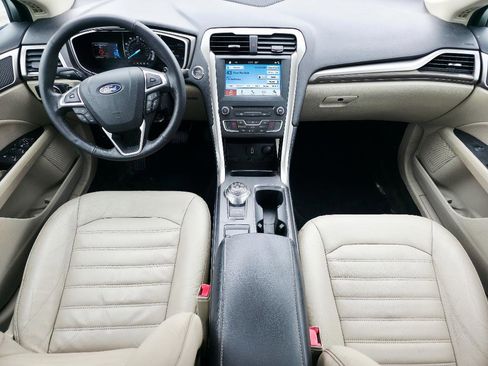 Used 2018 Ford Fusion SE w/ Fusion SE Technology Package image 19