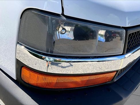 Used 2017 Chevrolet Express 3500 RWD image 24
