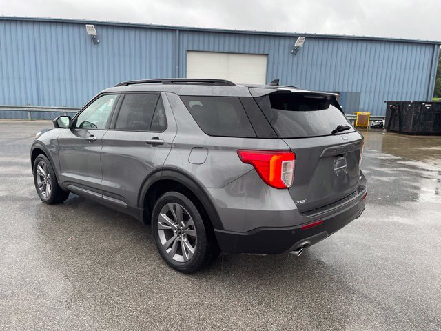 Used 2022 Ford Explorer XLT w/ Equipment Group 202A AWD/4WD image 2