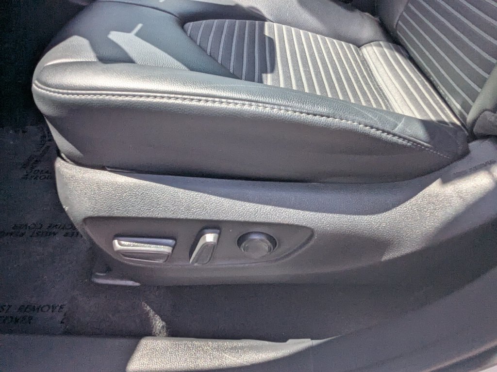 Used 2024 Toyota Highlander XSE FWD image 7
