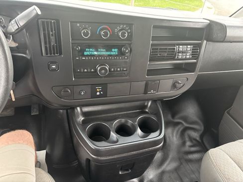Used 2017 GMC Savana 2500 Extended RWD image 12
