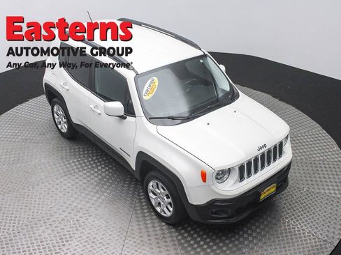 Used 2017 Jeep Renegade Latitude w/ Cold Weather Group AWD/4WD image 3