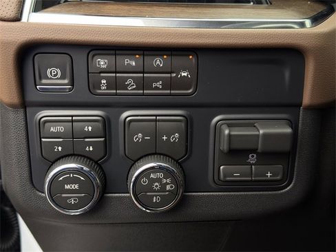 New 2026 Chevrolet Suburban High Country image 18