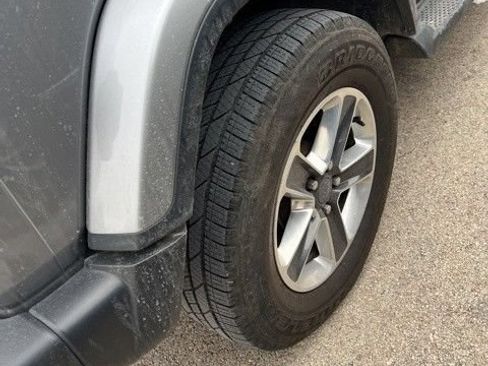 Used 2019 Jeep Wrangler Unlimited Sahara AWD/4WD image 11