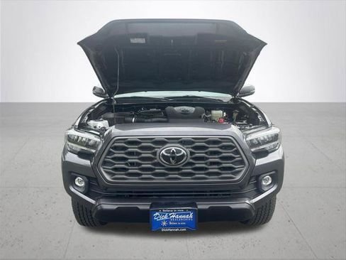 Certified 2022 Toyota Tacoma TRD Off-Road AWD/4WD image 5