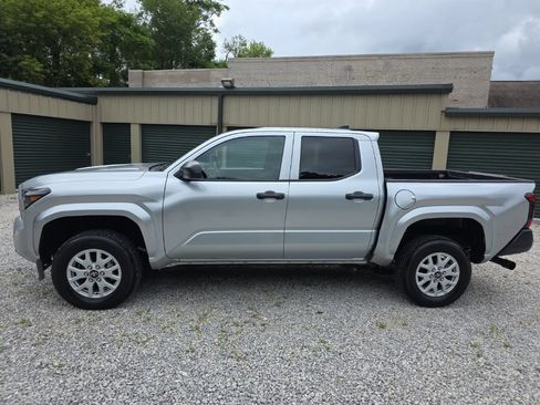 Certified 2025 Toyota Tacoma SR AWD/4WD image 3