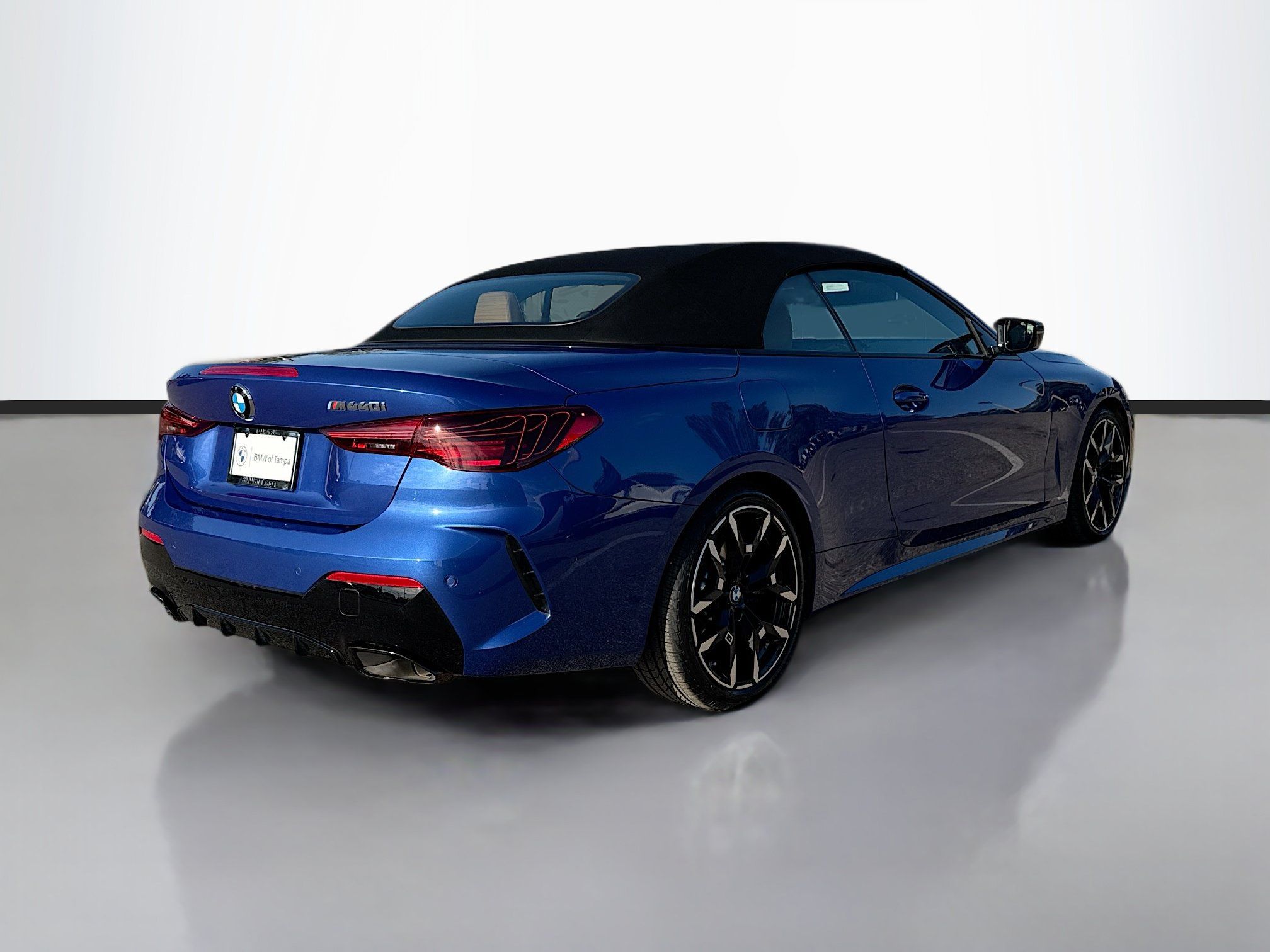 Used 2025 BMW M440i Convertible RWD image 3