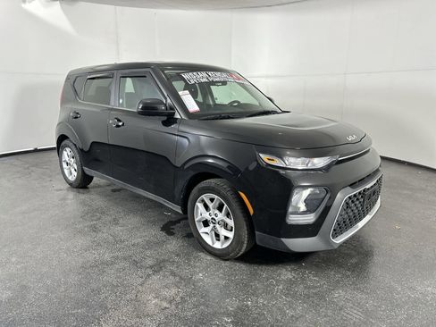 Used 2022 Kia Soul LX w/ Technology Package image 2