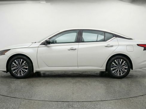 Used 2025 Nissan Altima 2.5 SV image 5