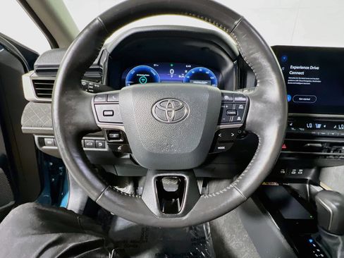 Used 2025 Toyota Camry XLE FWD image 18