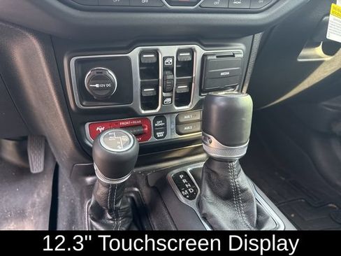 Used 2024 Jeep Wrangler Unlimited Rubicon AWD/4WD image 43