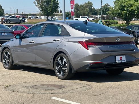 Used 2023 Hyundai Elantra Limited FWD image 6
