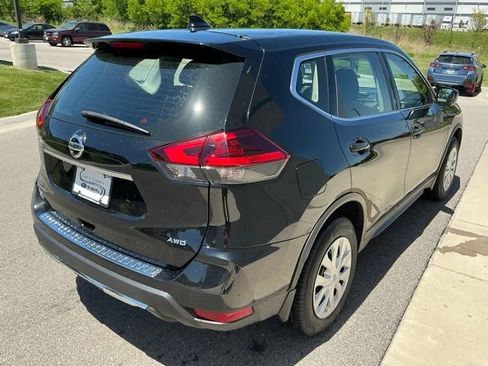 Used 2018 Nissan Rogue S AWD/4WD image 7