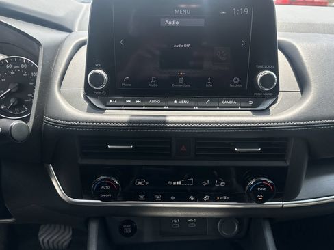 Used 2025 Nissan Rogue SV AWD/4WD image 26