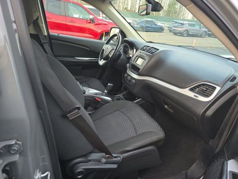 Used 2020 Dodge Journey SE w/ SE Popular Equipment Group image 10