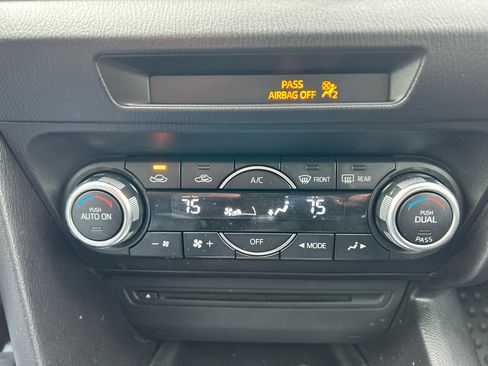 Used 2016 MAZDA MAZDA3 i Touring w/ Popular Equipment Package image 16