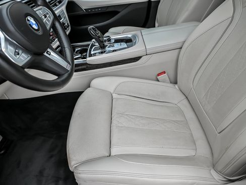 Used 2022 BMW 750i xDrive w/ Executive Package AWD/4WD image 29