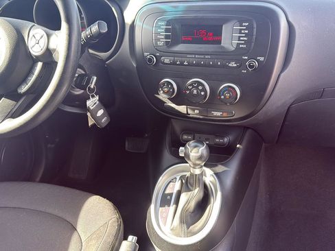 Used 2014 Kia Soul + image 32