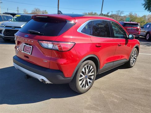 Used 2020 Ford Escape Titanium image 4